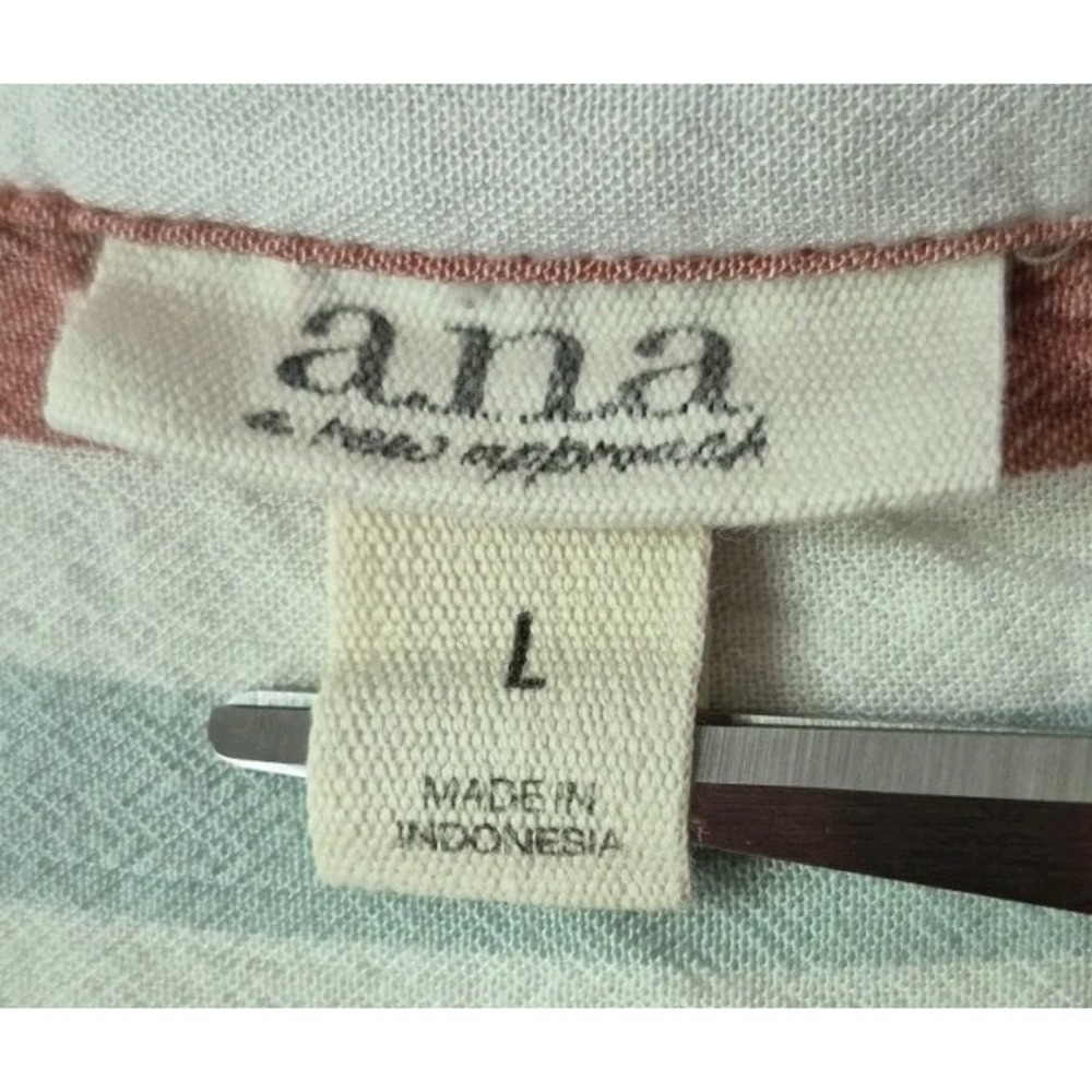 a.n.a. (A New Approach) Women's Short-Sleeve Button-down Striped Blouse Size L - Picture 3 of 4